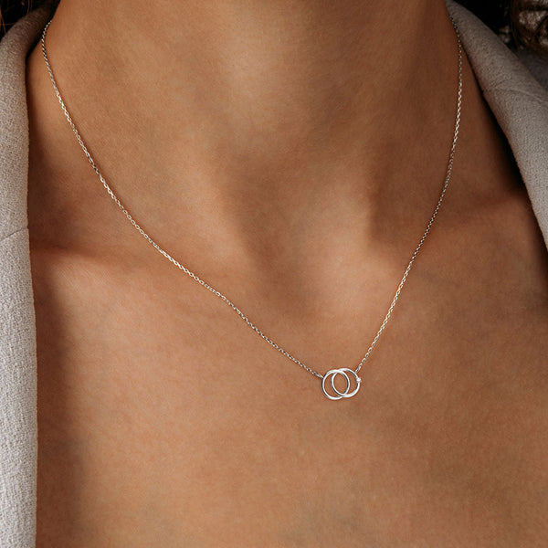 Simple Interlocking Circles Necklace