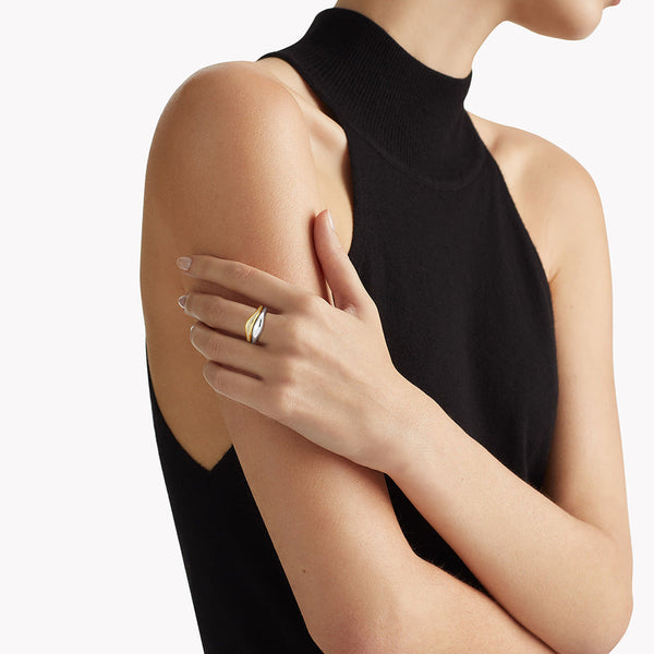 Fluid Two-Tone Band with Linear Pavé