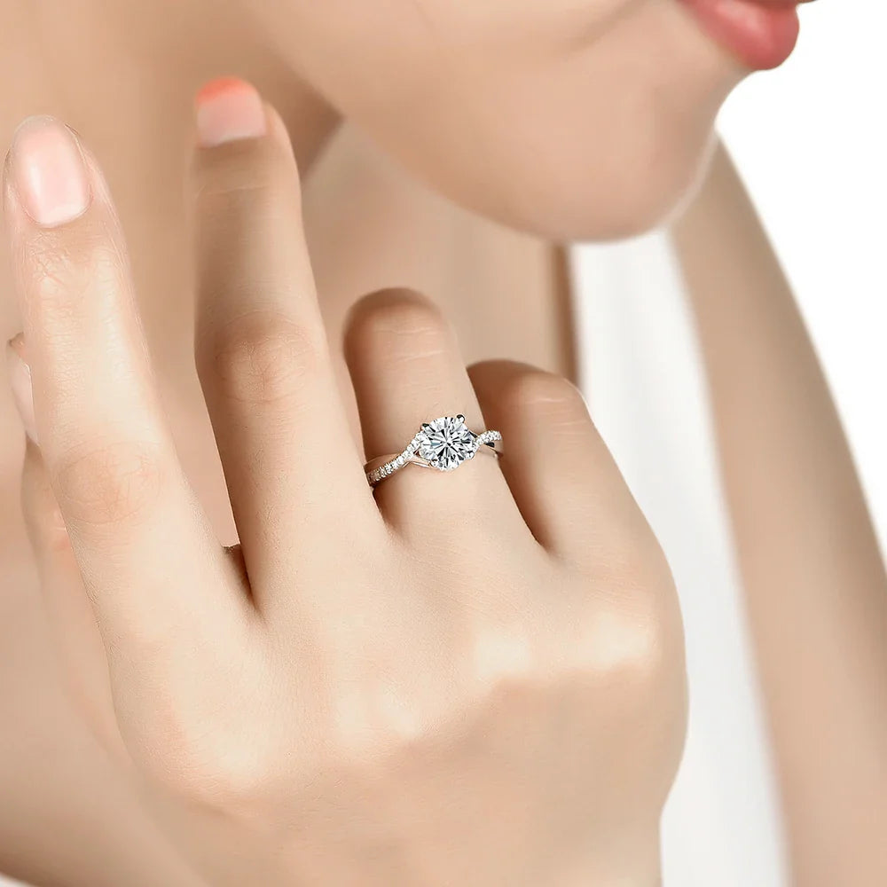 1 CT Classic Style D Color Moissanite Ring.