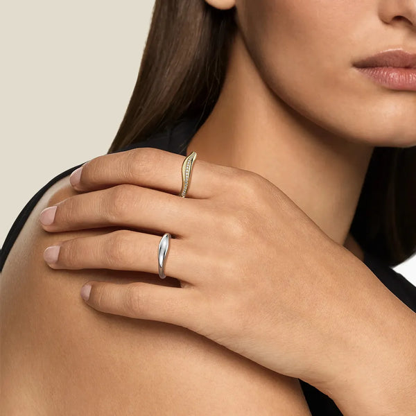 Fluid Two-Tone Band with Linear Pavé