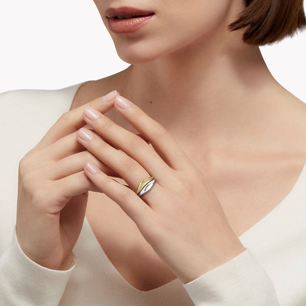 Fluid Two-Tone Band with Linear Pavé