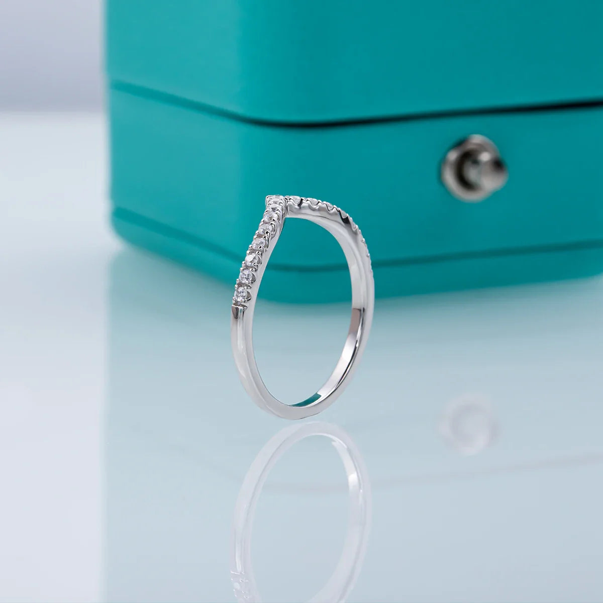 Zeevera.com D Color Moissanite Diamond V Row Ring